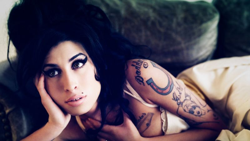Fichier:Amy Winehouse background.jpg